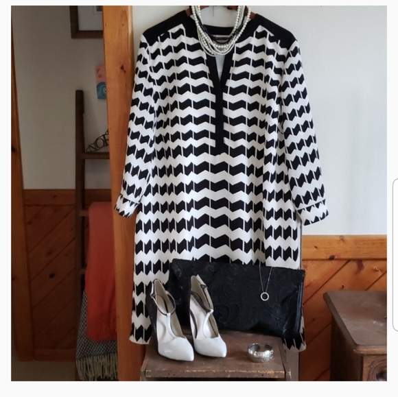 White & Black Heels - Picture 7 of 8